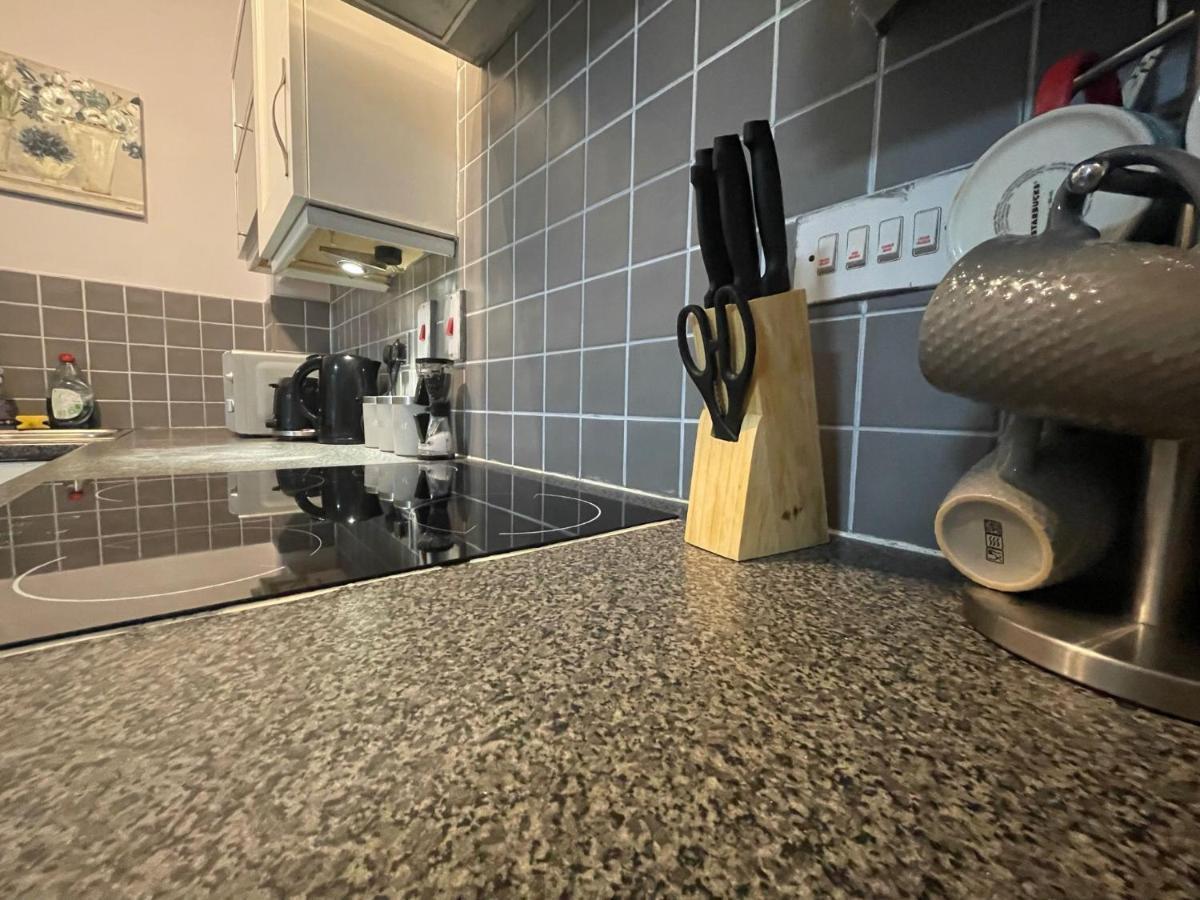 Seven Suites - Beautiful 2-Bed Apartment With Parking In Watford Central Exterior foto